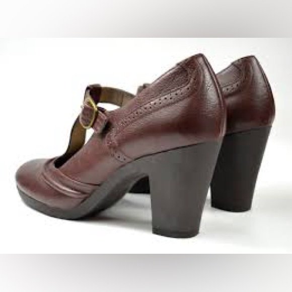 Aerosoles burgundy serfs up t strap retro heels - Picture 2 of 13